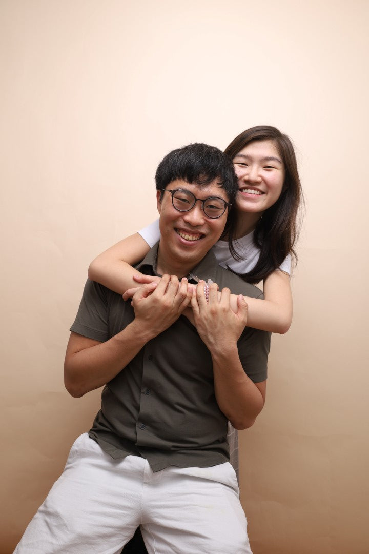 Founders of Nibble Network, Zane and Gwen embracing each other on a beige background
